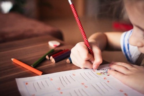 Aidez votre enfant à avoir une belle écriture avec des jeux