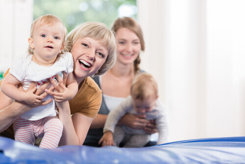 Les gymnases pour les bébés sont excellents pour stimuler la motricité de l'enfant