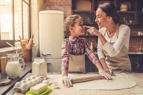 Économiser de l'argent en faisant la cuisine avec les enfants