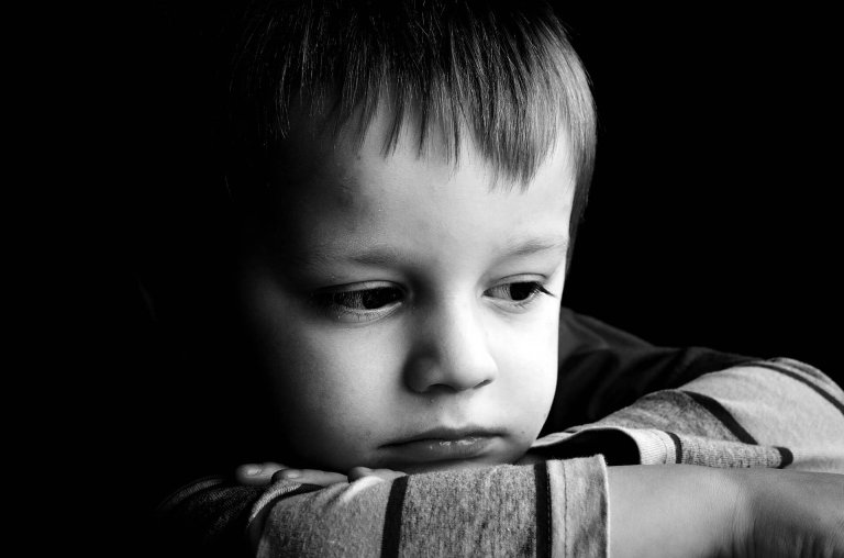 Les caractéristiques des enfants souffrant d'attachement désordonné