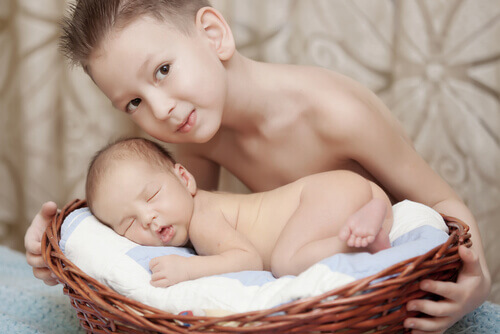 L Arrivee D Un Nouveau Frere Est Le Meilleur Cadeau Etre Parents