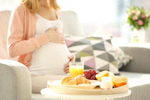 8 aliments qu’une femme enceinte ne doit pas manger