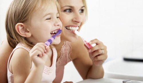 Comment prendre soin des dents de bébé des petits ?