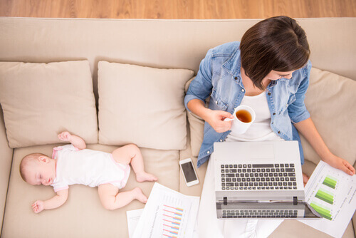 Selon une étude, la journée d'une mère équivaut à deux jours de travail d'un père