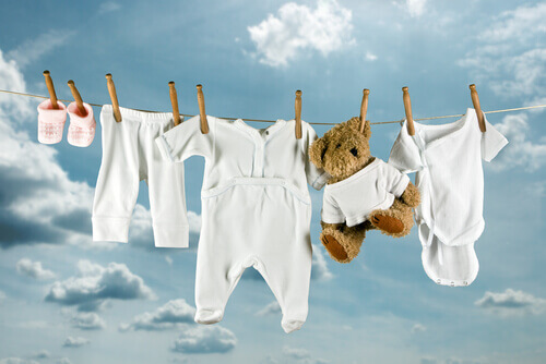 Comment éliminer les taches sur les vêtements des enfants ?