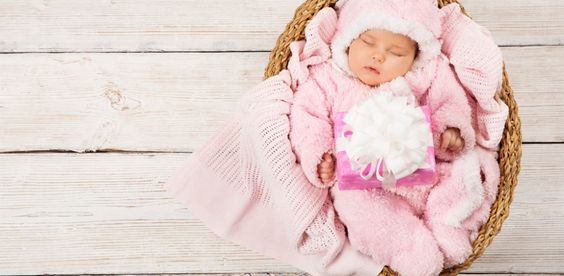 Un bébé ne peut pas réguler sa température corporelle et il peut passer du chaud au froid rapidement