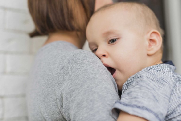 Les mères sont plus stressées que les pères quand il faut s'occuper du bébé
