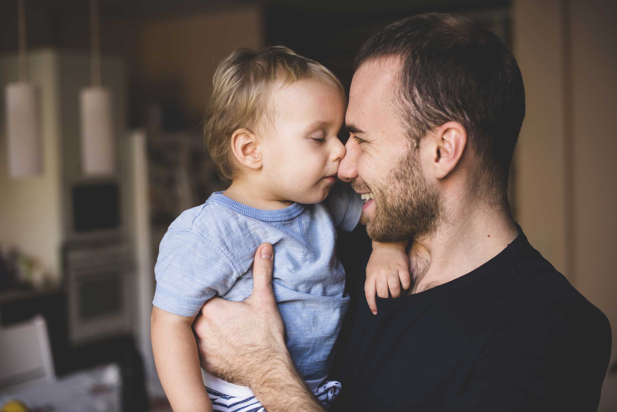 Les pères aiment passer du temps pour s'amuser avec leurs enfants