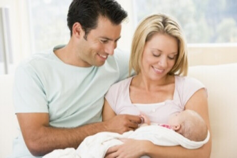 Quelques instructions pour les nouveaux parents peuvent les aider à accueillir leur premier bébé