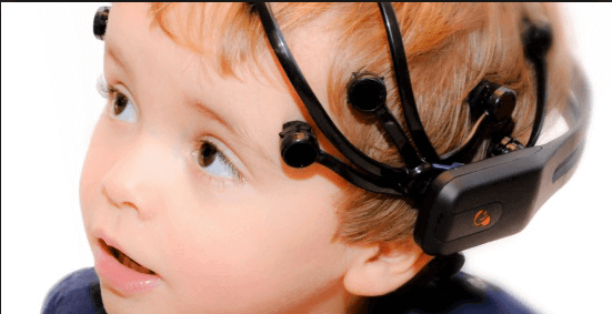 Le neurologue réalise un examen poussé pour diagnostiquer les crises d'absence