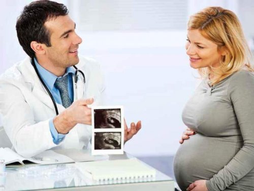 10 choses incroyables qu'un bébé fait dans l'utérus