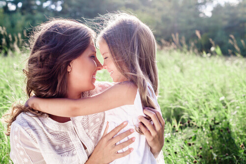 Les avantages d'être mère aident la femme à se sentir bien dans sa maternité