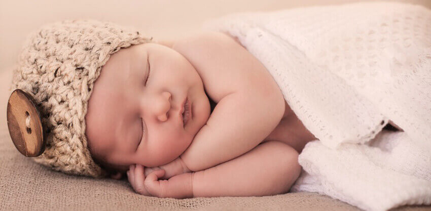 La musique et les chansons infantiles sont très bienfaisantes au moment de dormir car elles apaisent le bébé