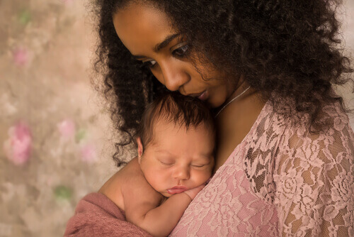 mère triste atteinte de troubles obsessionnels compulsifs du post partum