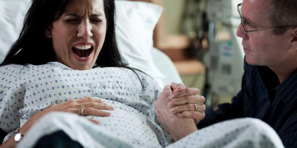 Les curiosités sur l'accouchement sont nombreuses et peuvent être mal vécues par les femmes