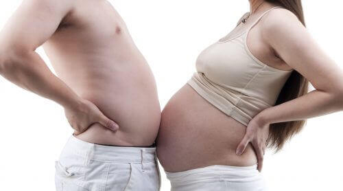 Le syndrome de la Couvade : Papa se croit enceinte !
