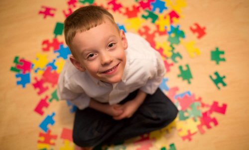 enfant étant autiste