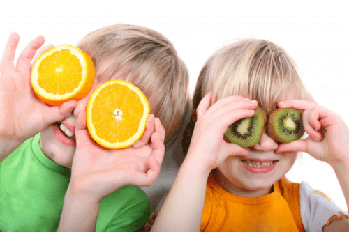 La consommation de fruits peut aider à éviter ou soulager la constipation des enfants.