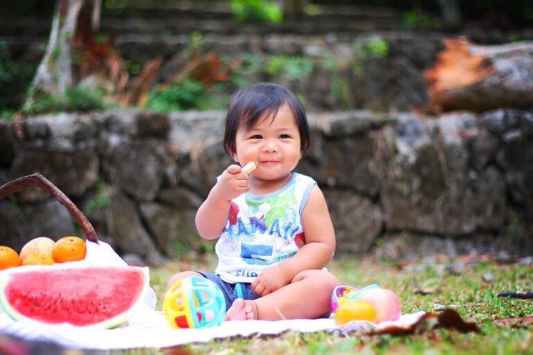 Introduire les fruits dans l'alimentation des enfants est essentiel pour qu'il développe des habitudes saines