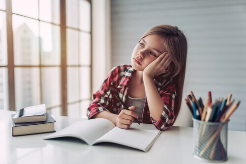 Les enfants qui se couchent tard ont plus de troubles