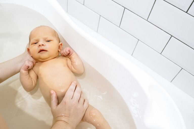 À quelle fréquence doit-on laver le bébé ?