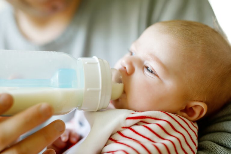 Quantité de lait recommandée en fonction de l'âge du bébé