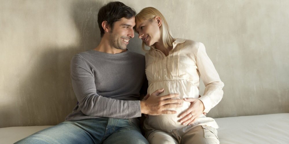 Les hommes ressentent les symptômes de la grossesse : la couvade