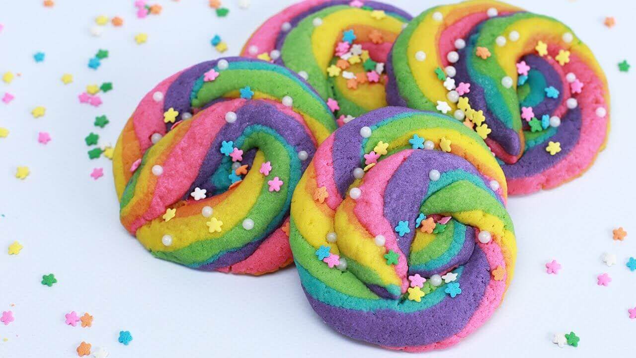 Les biscuits pour enfants de toutes les couleurs font le bonheur de tous.