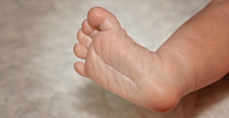 Enfants pieds nus, quels sont les avantages ?