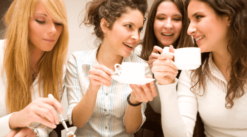 Prendre un café avec d'autres mamans c'est essentiel