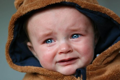 un enfant qui pleure et a besoin de nous