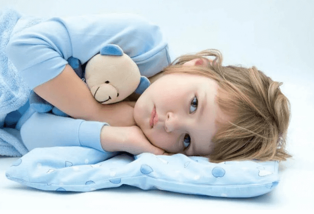 enfant qui mouille son lit