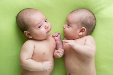 Accoucher de jumeaux : qu'est-ce que ça change ?