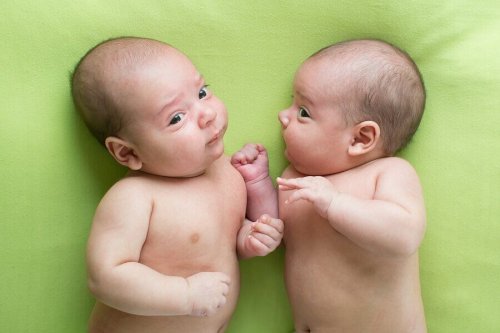 Accoucher de jumeaux : qu'est-ce que ça change ?