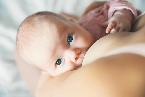 Que faire si mon enfant s'étouffe avec le lait ?