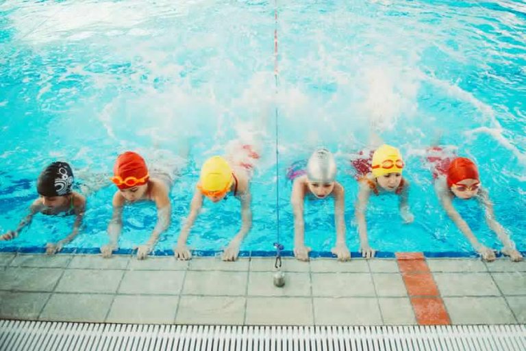 Pourquoi est-il important que les enfants apprennent à nager ?