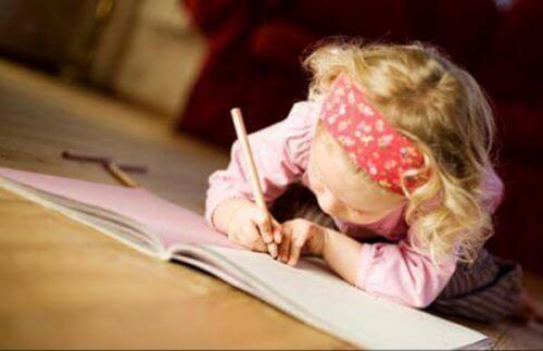 Aider votre enfant à aimer l'écriture