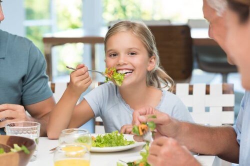 De l'importance d'enseigner aux enfants à bien se comporter à table