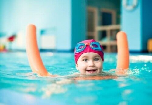 Emmener les enfants à la piscine