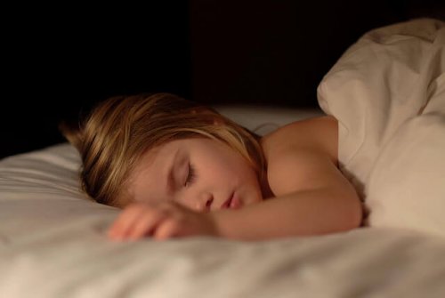 9 astuces pour aider votre enfant à ne plus faire pipi au lit