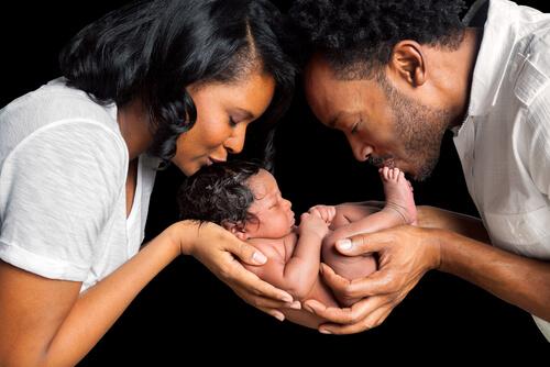 un couple et son enfant naturel