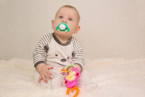 Arrêter la tétine du bébé doit se faire progressivement et le plus rapidement possible.