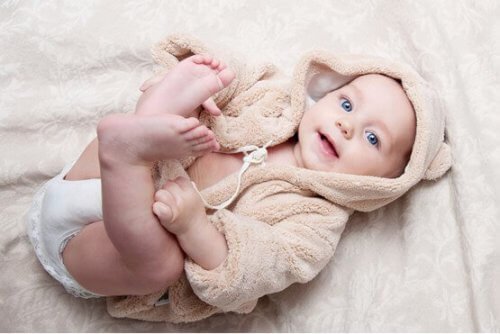 Les premiers jours du développement physique du bébé