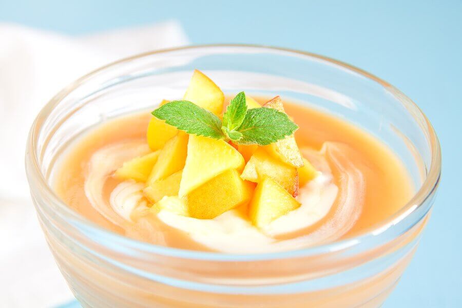 La compote de pêche fait partie des recettes saines