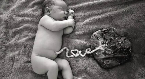 Qu'est-ce qu'un accouchement lotus ?