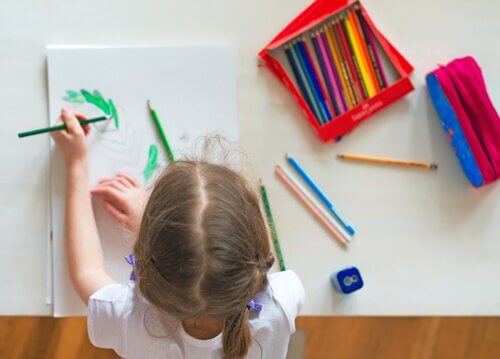 Comment savoir si votre bébé est gaucher ou droitier