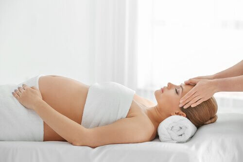 massage pour éviter la peur de l'accouchement