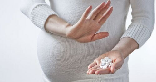 Prendre du paracétamol pendant la grossesse peut représenter un risque pour le fœtus.