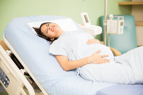Certains aliments et certaines émotions peuvent provoquer des vomissements pendant l'accouchement.