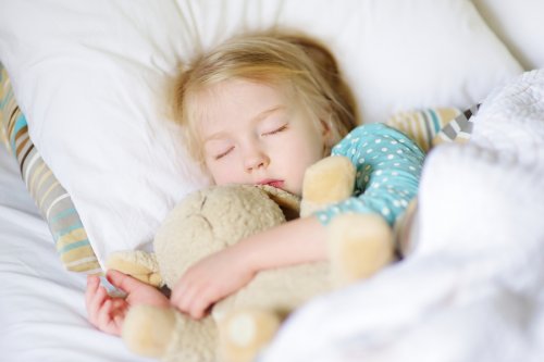 Les siestes du matin sont nécessaires jusqu'à l'âge de deux ans environ.